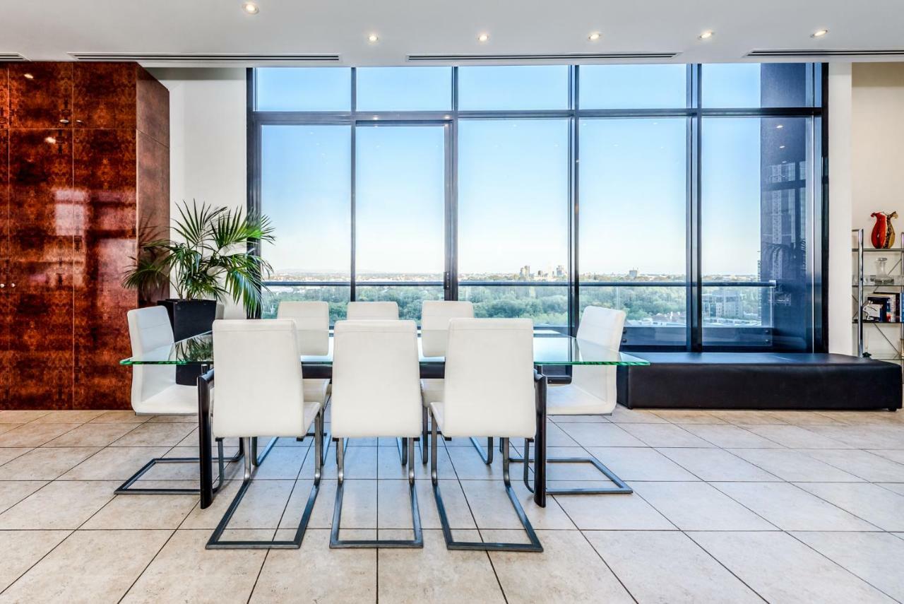 Exclusive Stays - Gallery Penthouse Melbourne Buitenkant foto